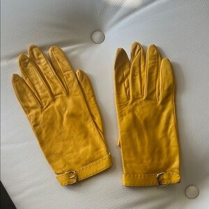 Banana Republic Vintage Yellow Leather Gloves with Buckle, size 7.5